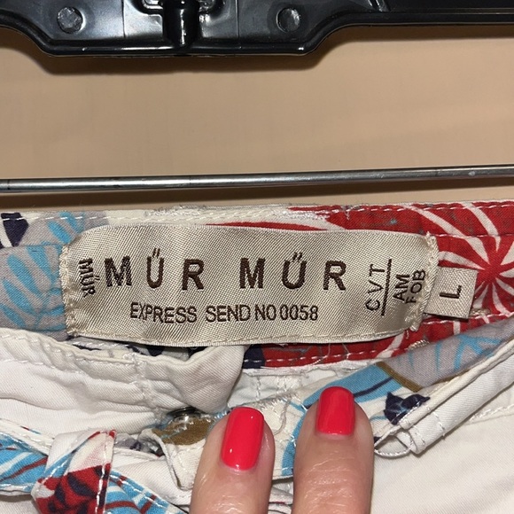 Mur Mur missy bermuda embroidered shorts size large - Picture 6 of 6